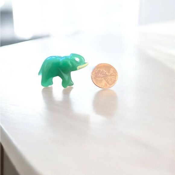 Vintage Avon Lucky Friends Green Elephant Pin. - Picture 3 of 5